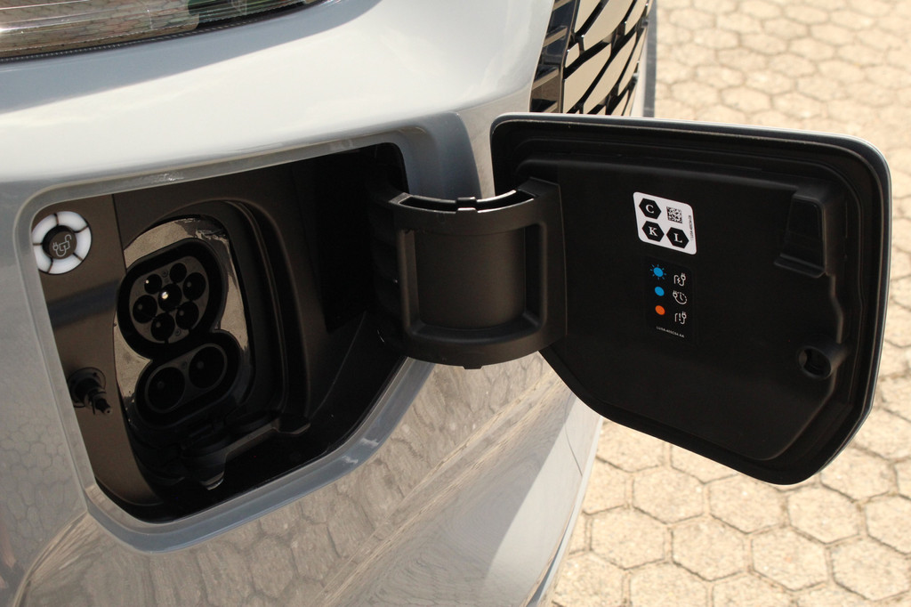 Ford E-Transit Custom 340 L2H1 Limited | 71 kWh | 160kW/218pk | L+R Schuifdeur | Stoel + Stuurverwarming | Camera | Carplay/Android | Cruise | Lease 753,- p/m 5