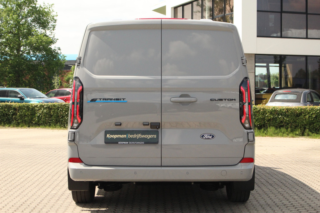 Ford E-Transit Custom 340 L2H1 Limited | 71 kWh | 160kW/218pk | L+R Schuifdeur | Stoel + Stuurverwarming | Camera | Carplay/Android | Cruise | Lease 753,- p/m 8