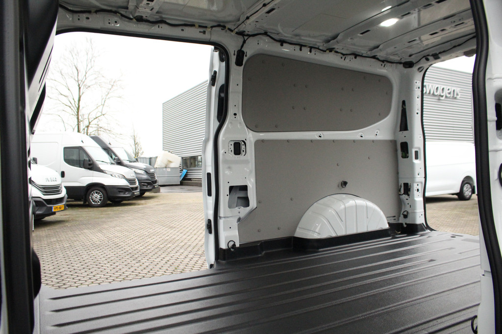 Ford E-Transit Custom 340 L2H1 Limited 71 kWh L2H1 Limited | Automaat | Trekgewicht 2300kg | L + R Zijdeur | Cruise | Stoel+Stuurvwer. | LED | Carplay | Keyless | Camera | Lease 771,- p/m 14