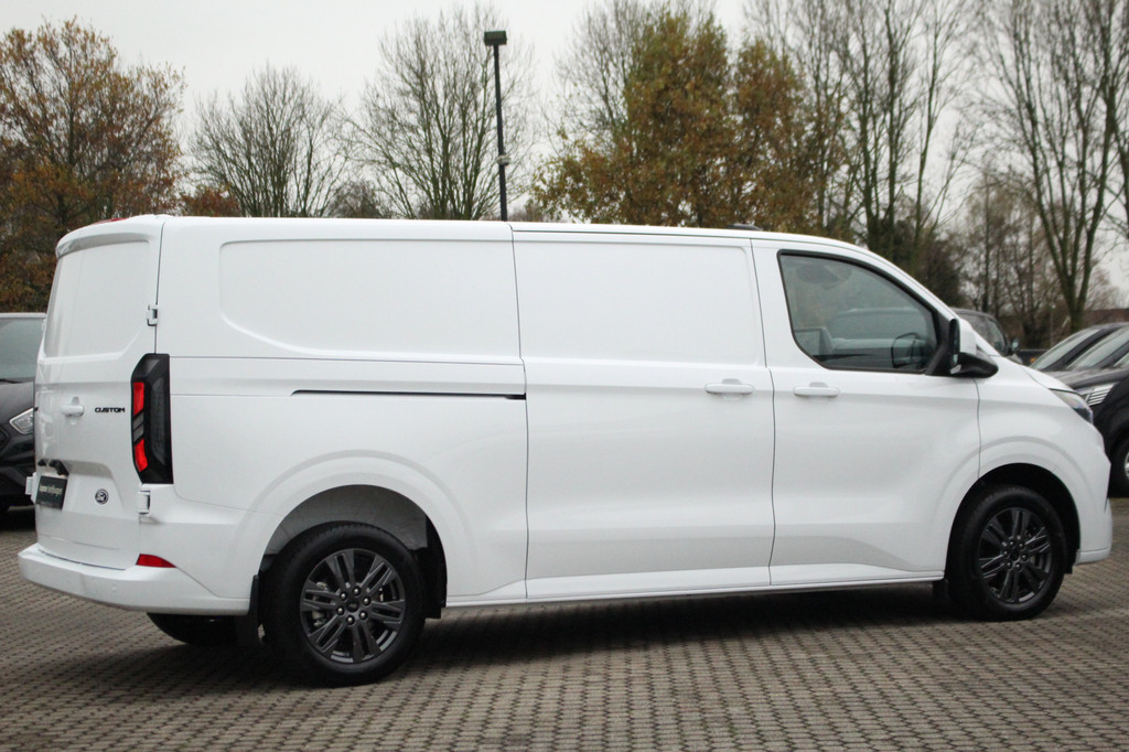 Ford E-Transit Custom 340 L2H1 Limited 71 kWh L2H1 Limited | Automaat | Trekgewicht 2300kg | L + R Zijdeur | Cruise | Stoel+Stuurvwer. | LED | Carplay | Keyless | Camera | Lease 771,- p/m 5