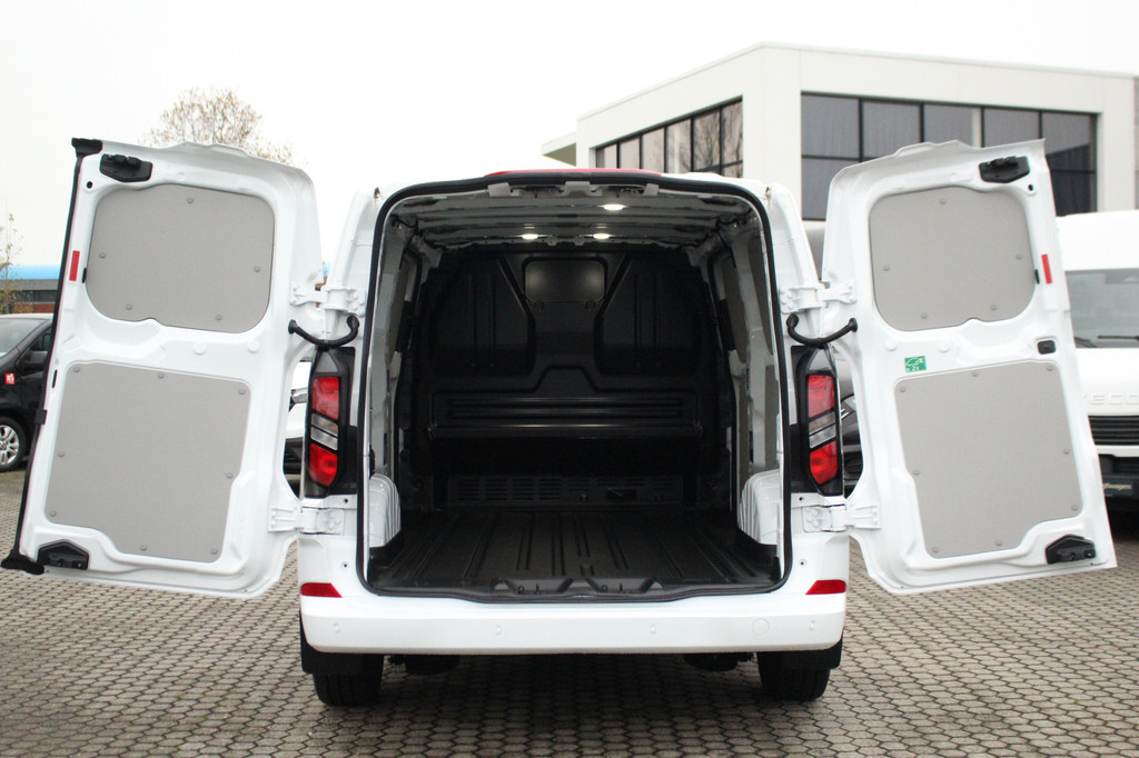 Ford E-Transit Custom 340 L2H1 Limited 71 kWh L2H1 Limited | Automaat | Trekgewicht 2300kg | L + R Zijdeur | Cruise | Stoel+Stuurvwer. | LED | Carplay | Keyless | Camera | Lease 771,- p/m 8