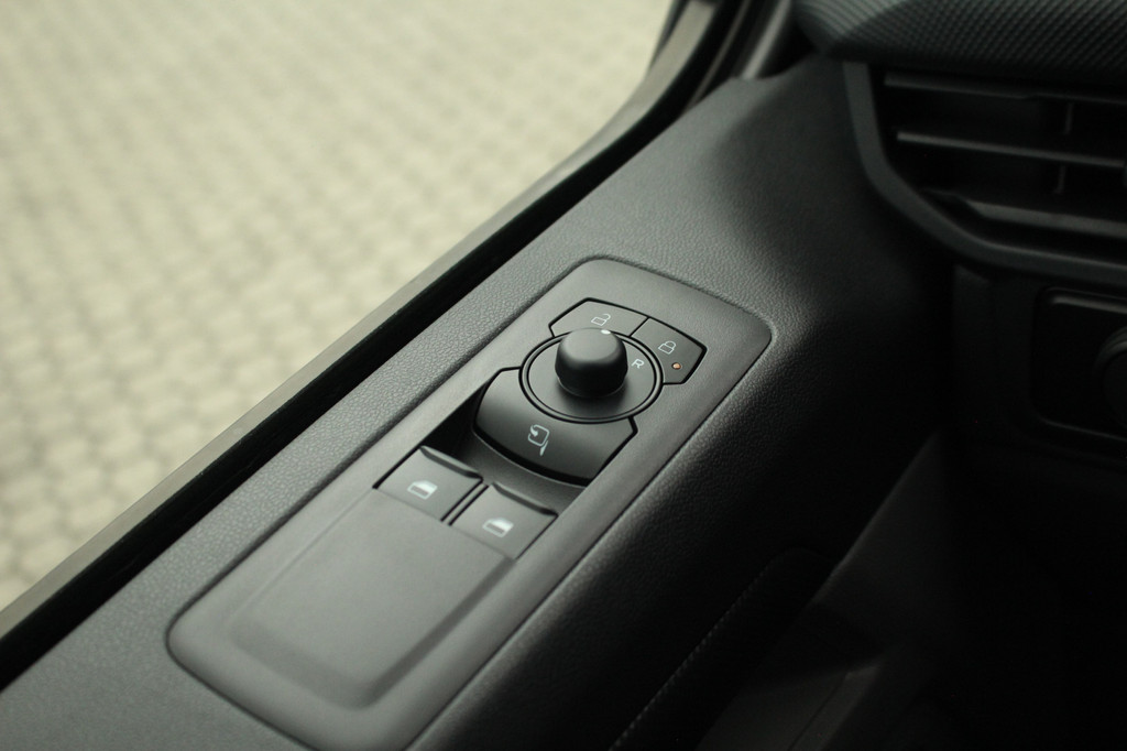 Ford E-Transit Custom 320 L1H1 Trend 65kWh 100kW | Camera | Carplay/Android | Cruise | Lease 753,- p/m 20