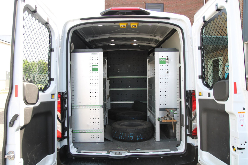 Ford TRANSIT 330 2.0 TDCI L2H2 Trend / Camera / Laadruimte inrichting / Sync 3 7