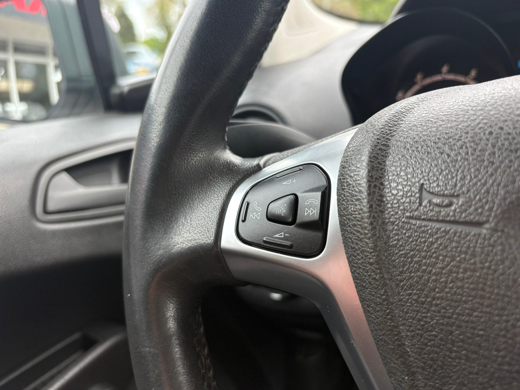 Ford TRANSIT COURIER |MARGE|BENZINEMOTOR|radio|bluetooth|trekhaak|multifunctioneel stuurwiel 18