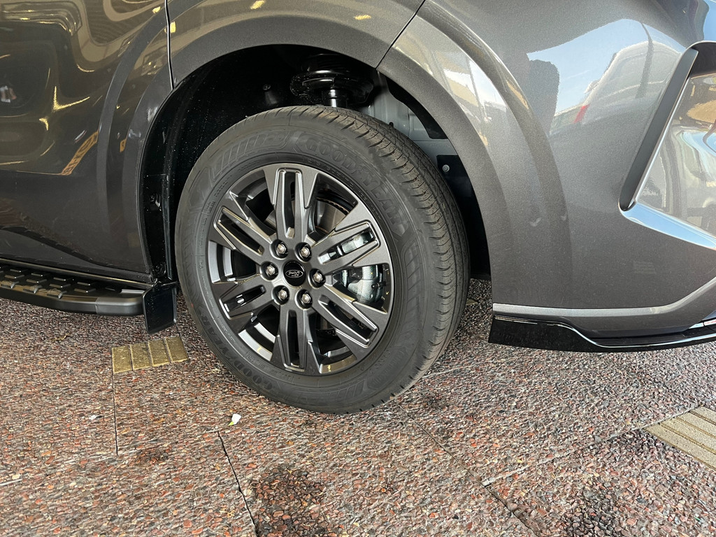 Ford TRANSIT CUSTOM 2.0 TDCI L2H1 LIMITED DUBBELE CABINE BPM VRIJ 15