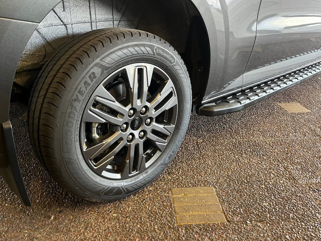 Ford TRANSIT CUSTOM 2.0 TDCI L2H1 LIMITED DUBBELE CABINE BPM VRIJ 16