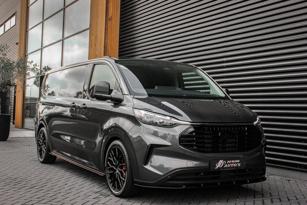 Ford TRANSIT CUSTOM 320 2.0 TDCI L2H1 170PK AWD 4X4 JB-EDITION / 3-ZITS / DRIVERS PACK / NAVIGATIE / FULL BLACK / BPM VRIJ / APPLE 10