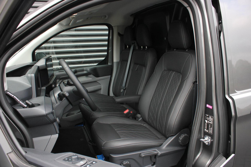 Ford TRANSIT CUSTOM 320 2.0 TDCI L2H1 170PK AWD 4X4 JB-EDITION / 3-ZITS / DRIVERS PACK / NAVIGATIE / FULL BLACK / BPM VRIJ / APPLE 15