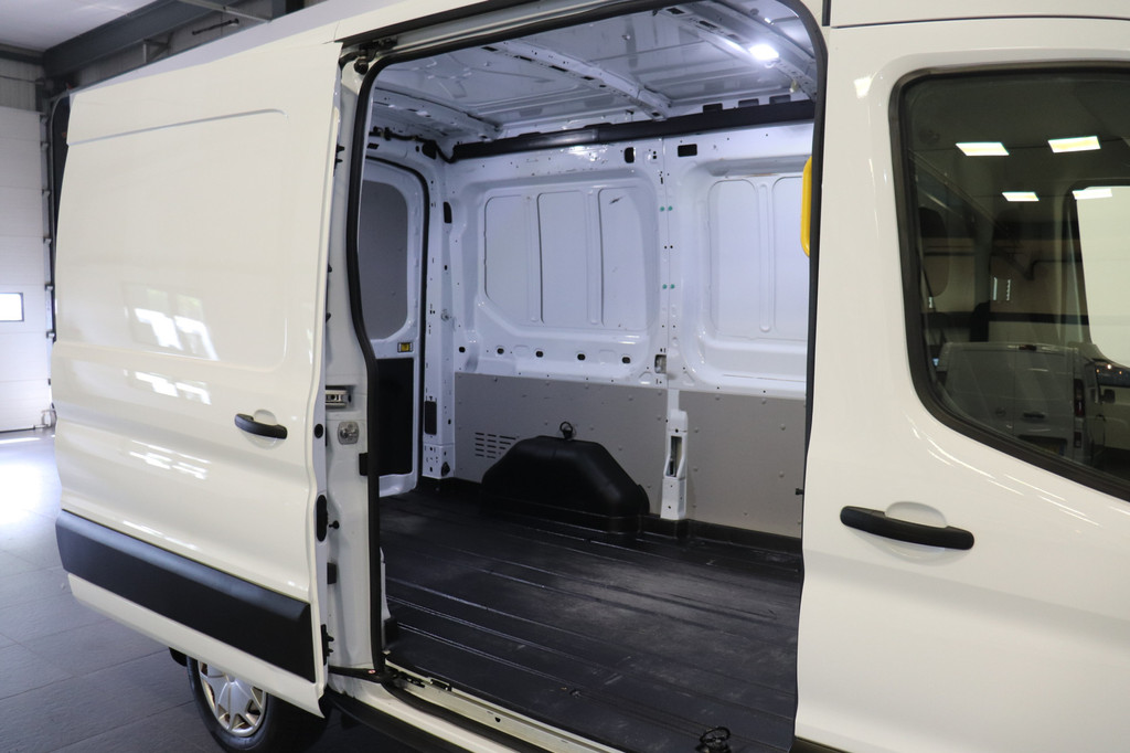 Ford Transit 2.0 TDCI 130PK L2H2 EURO 6 - Airco - Cruise - PDC - €14.900,- Excl. 9