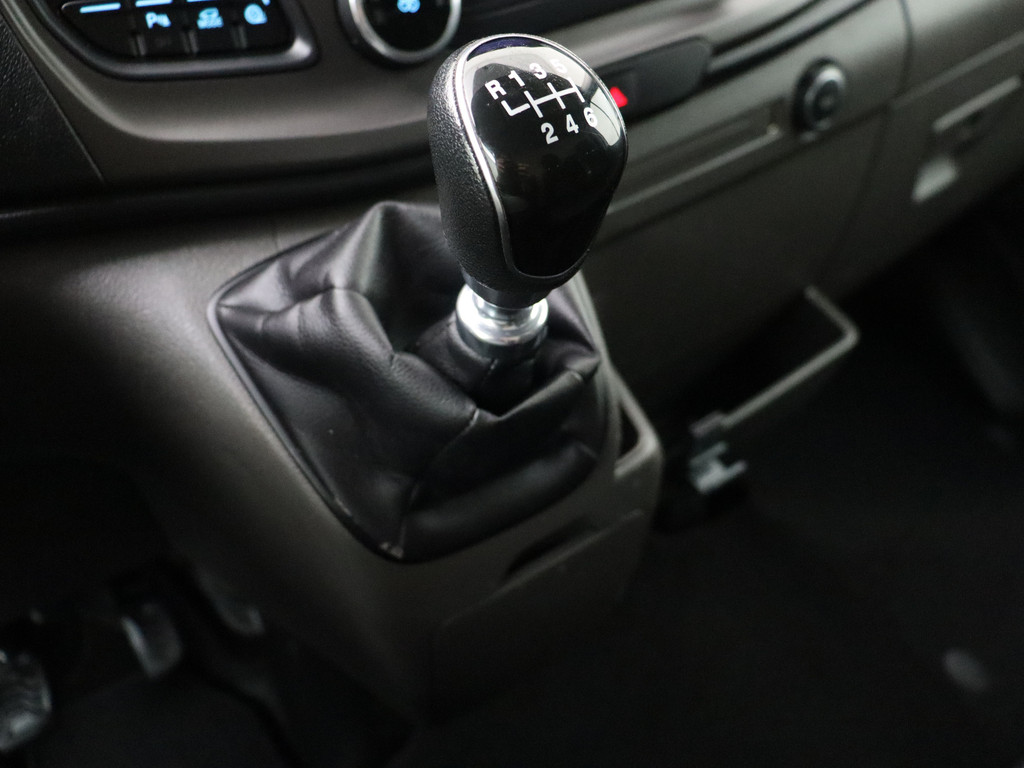 Ford Transit 2.0TDCI 130PK L2H2 | Imperiaal | Trekhaak | Gate locks | Navigatie | Camera | Airco | Cruise | 3-Persoons 15