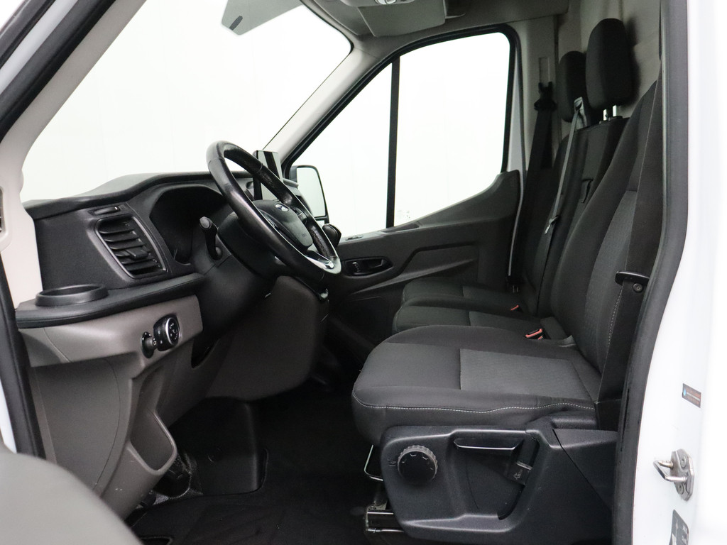 Ford Transit 2.0TDCI 130PK L2H2 | Imperiaal | Trekhaak | Gate locks | Navigatie | Camera | Airco | Cruise | 3-Persoons 19