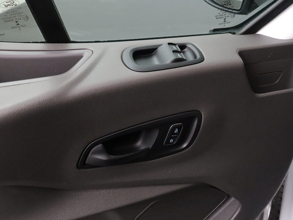 Ford Transit 2.0TDCI 130PK L2H2 | Imperiaal | Trekhaak | Gate locks | Navigatie | Camera | Airco | Cruise | 3-Persoons 8