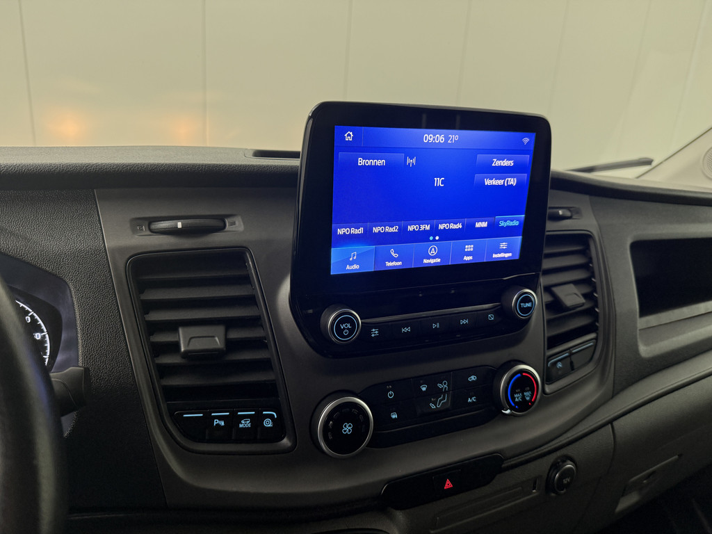 Ford Transit 2.0TDCI 130PK L3H2 Business | 2500Kg Trekhaak | Navigatie | Multimedia | Airco | Cruise | 3-Zits 17