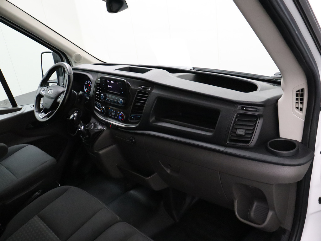 Ford Transit 2.0TDCI 130PK L3H2 | Imperiaal | Trekhaak | 3-Persoons | Betimmering | Airco 18