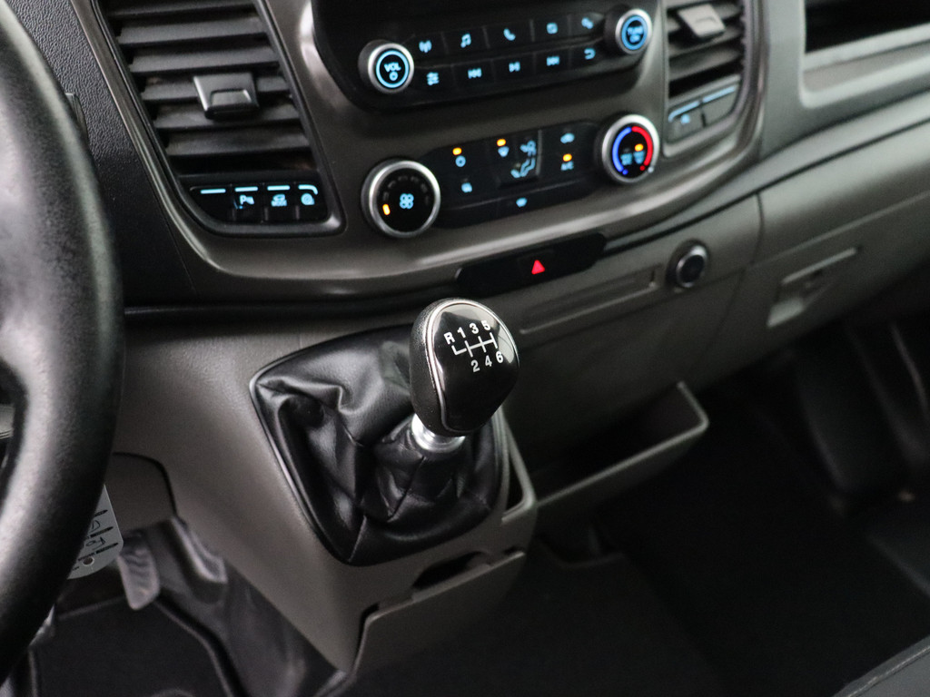 Ford Transit 2.0TDCI 130PK L3H2 Imperiaal | Trekhaak | Gate Locks | Betimmering | 3-Persoons | Airco | Cruise 15