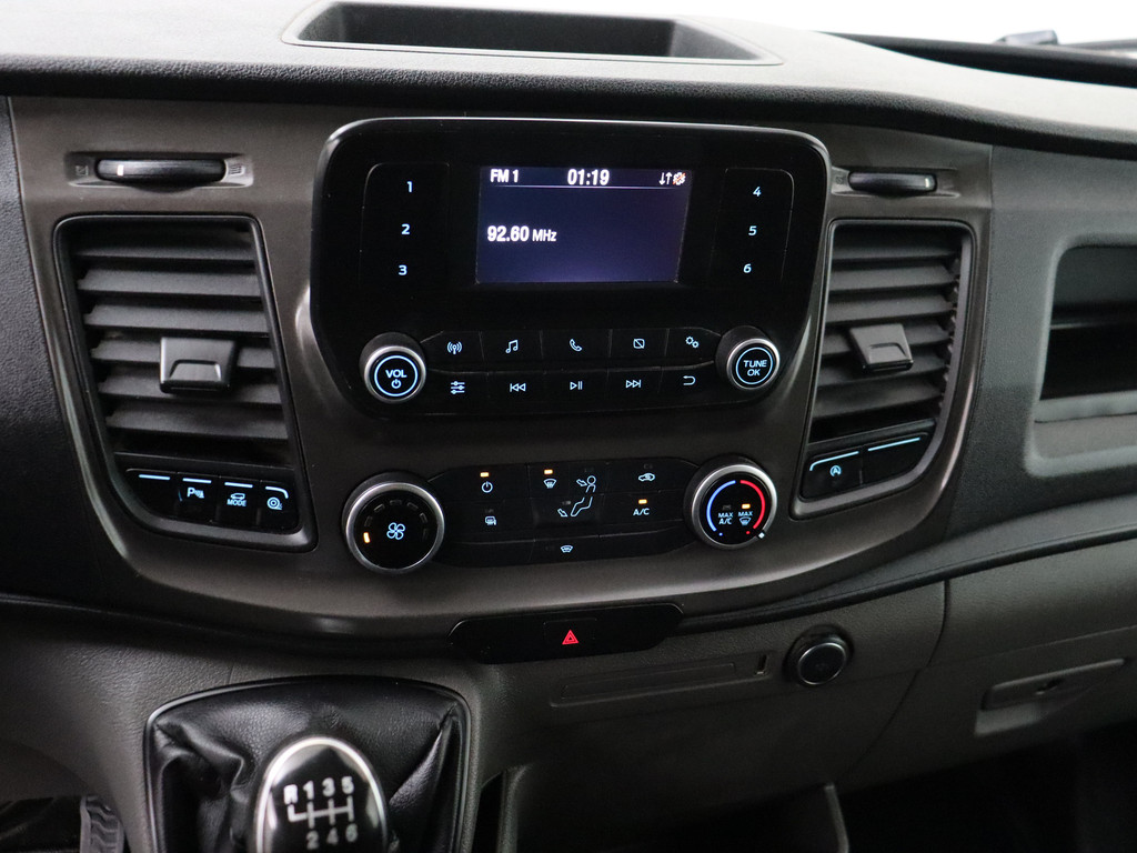 Ford Transit 2.0TDCI 130PK L3H2 Imperiaal | Trekhaak | Gate Locks | Betimmering | 3-Persoons | Airco | Cruise 16