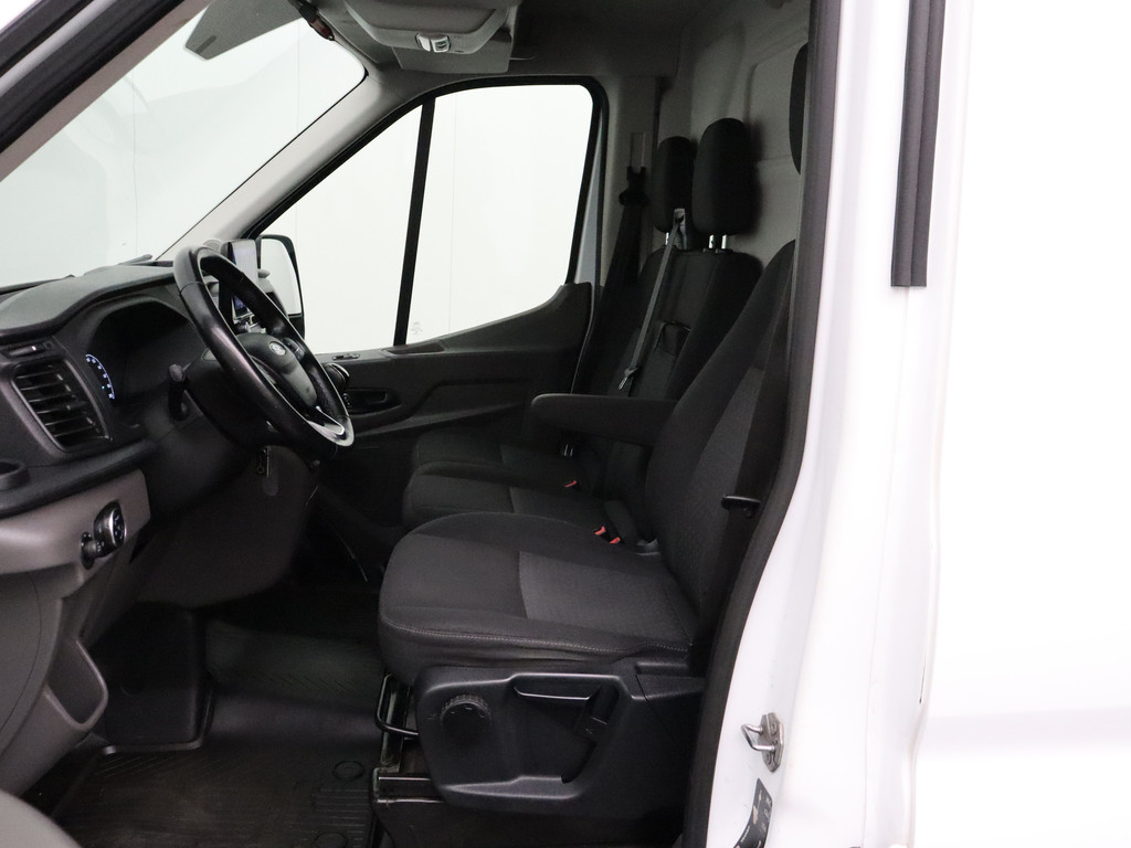 Ford Transit 2.0TDCI 130PK L3H2 RWD | Navigatie | Airco | Cruise | Trekhaak | Betimmering | 3-Persoons 18