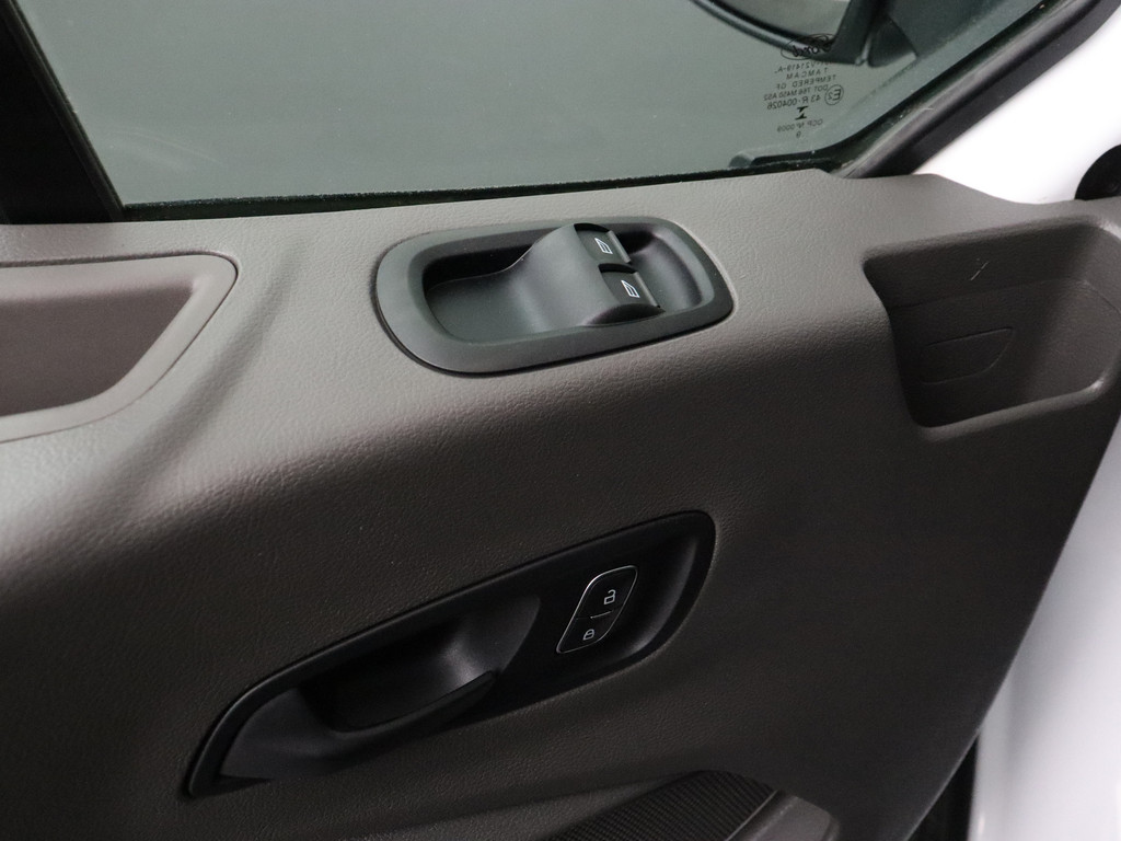 Ford Transit 2.0TDCI 130PK L3H2 RWD | Navigatie | Airco | Cruise | Trekhaak | Betimmering | 3-Persoons 8