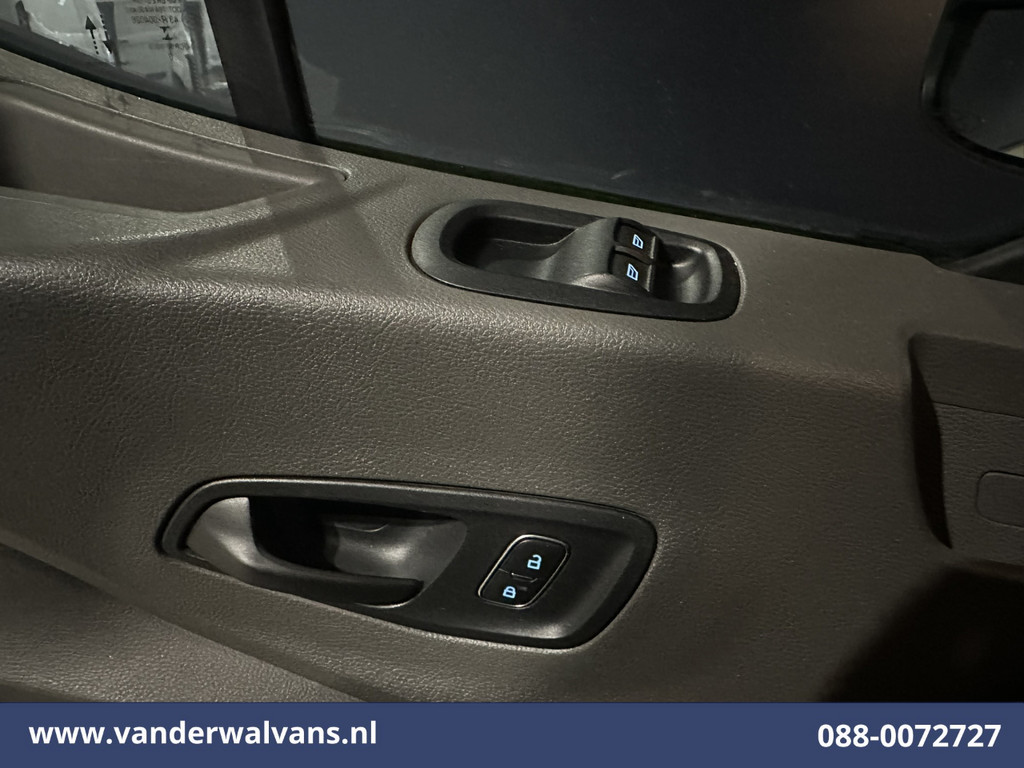 Ford Transit 2.0 TDCI 130pk Bakwagen 221cm hoog Laadklep Euro6 Airco | 3-Zits | Camera Verwarmde voorruit, Bijrijdersbank, 2750kg Trekvermogen 18