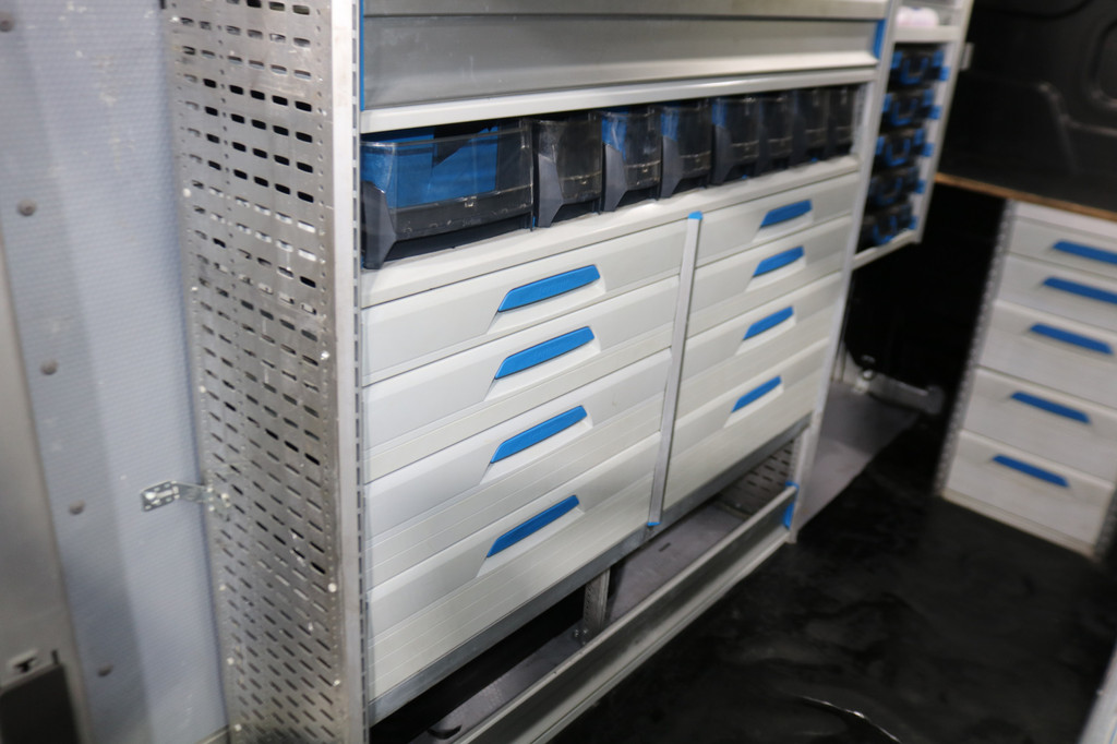 Ford Transit 2.0 TDCI 130pk L2 H2 Automaat Inrichting 18