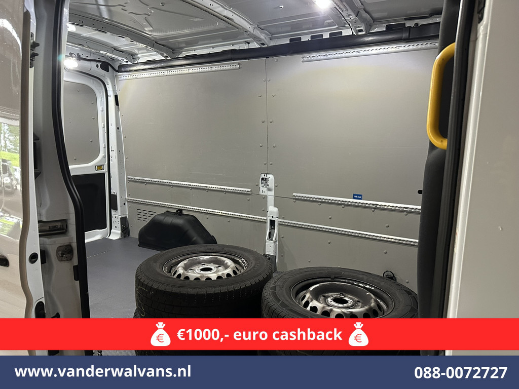 Ford Transit 2.0 TDCI 131pk L3H2 Euro6 Airco | Camera | Navigatie | Apple Carplay | Cruisecontrol Stoelverwarming, Verwarmde voorruit, Parkeersensoren, Bijrijdersbank, 2500kg trekvermogen 15