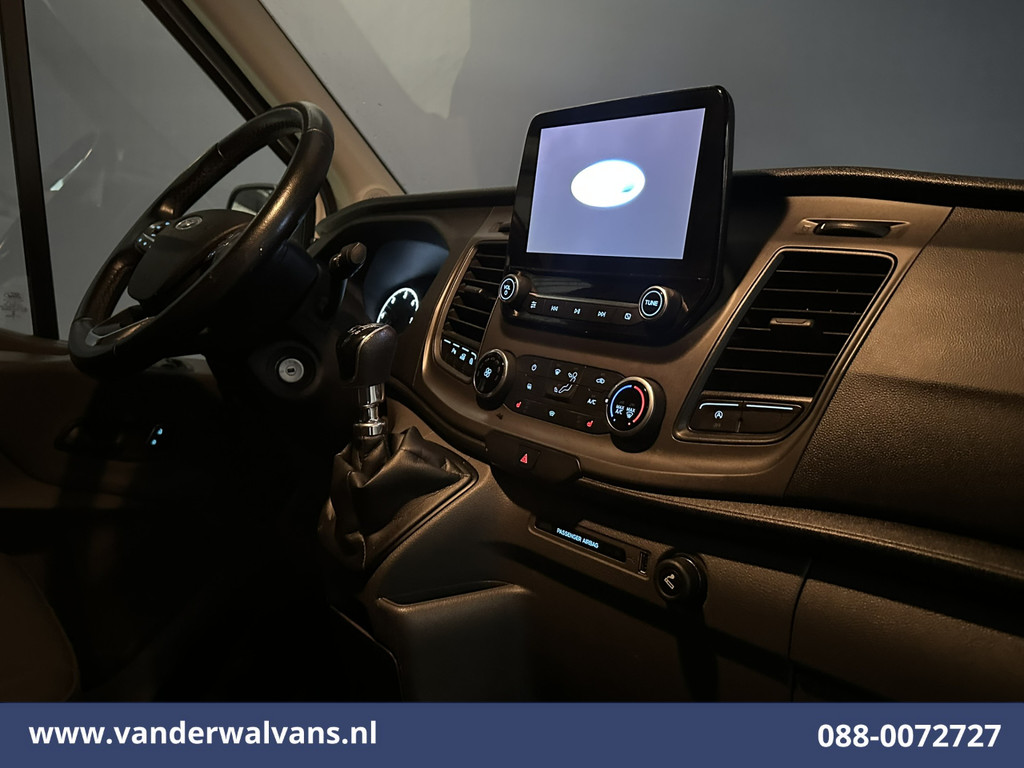 Ford Transit 2.0 TDCI 131pk L3H2 Euro6 Airco | Camera | Navigatie | Apple Carplay | LED | Cruisecontrol Parkeersensoren, Stoelverwarming, Verwarmde voorruit, Bijrijdersbank, 2500kg trekvermogen 16