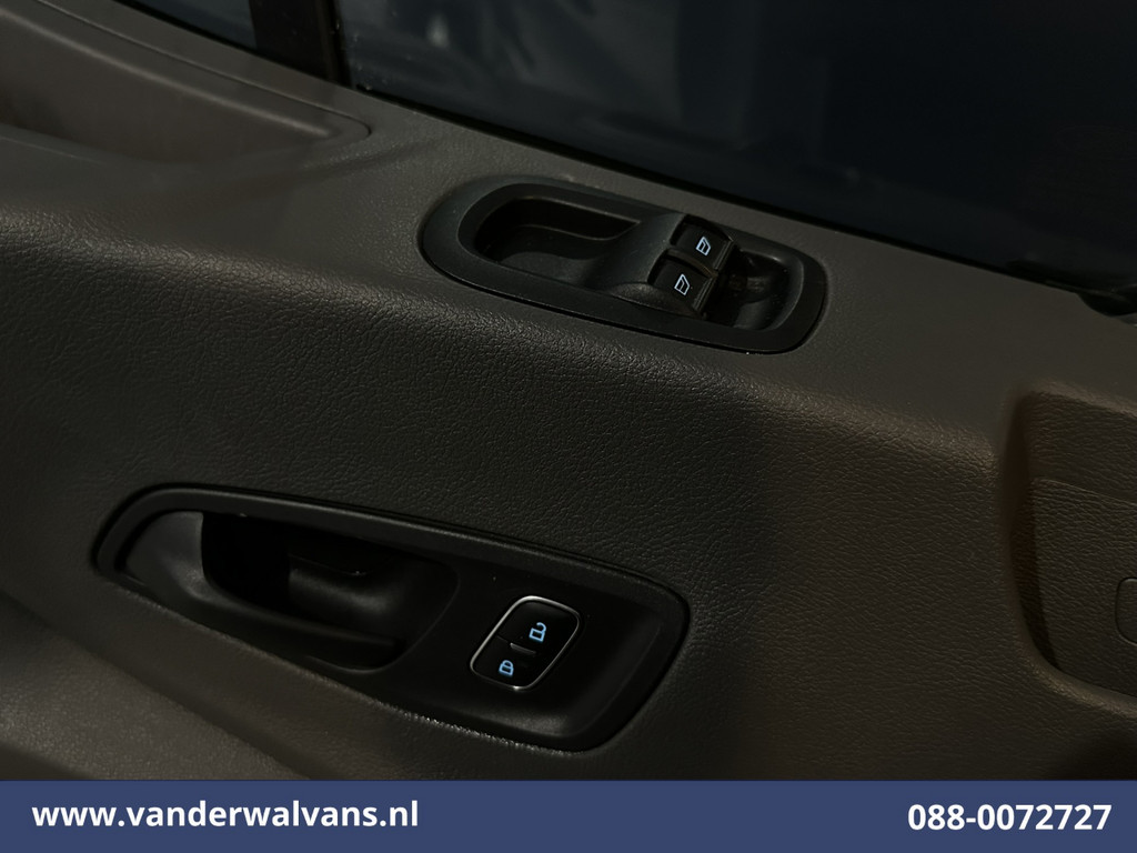 Ford Transit 2.0 TDCI 131pk L4H3 Jumbo Euro6 Airco | Camera | Cruisecontrol | Verwarmde voorruit Parkeersensoren, Bijrijdersbank 17