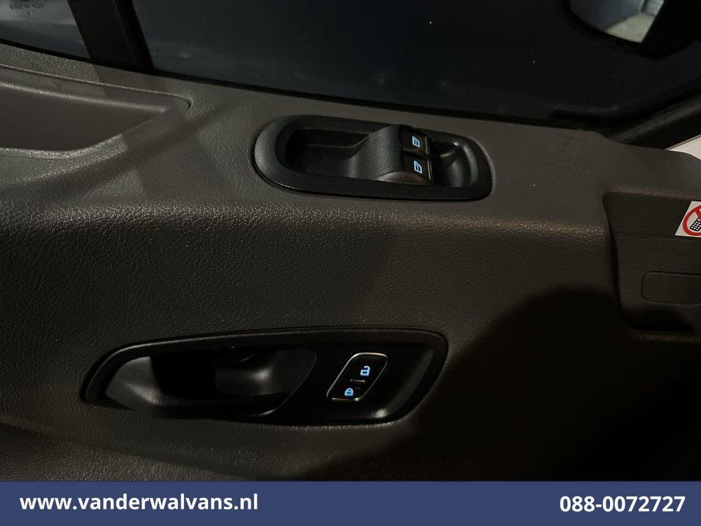 Ford Transit 2.0 TDCI 160pk Bakwagen Laadklep Euro6 Airco | Cruisecontrol | Verwamde voorruit Bijrijdersbank 19