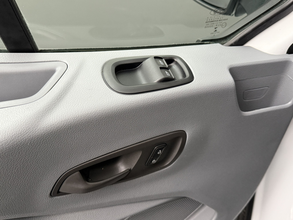 Ford Transit 2.0TDCI L2H2 Imperiaal | Trekhaak | Kastinrichting | Airco | Cruise | 3-Persoons 8