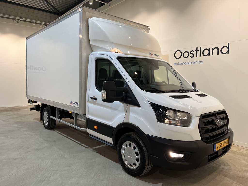 Ford Transit 2.0 TDCI L4 Trend 130 PK RWD Bakwagen / Sorensen Laadklep / Meubelbak / Euro 6 / Airco / Cruise Control / 3-Zits / 18.700 KM !! 18