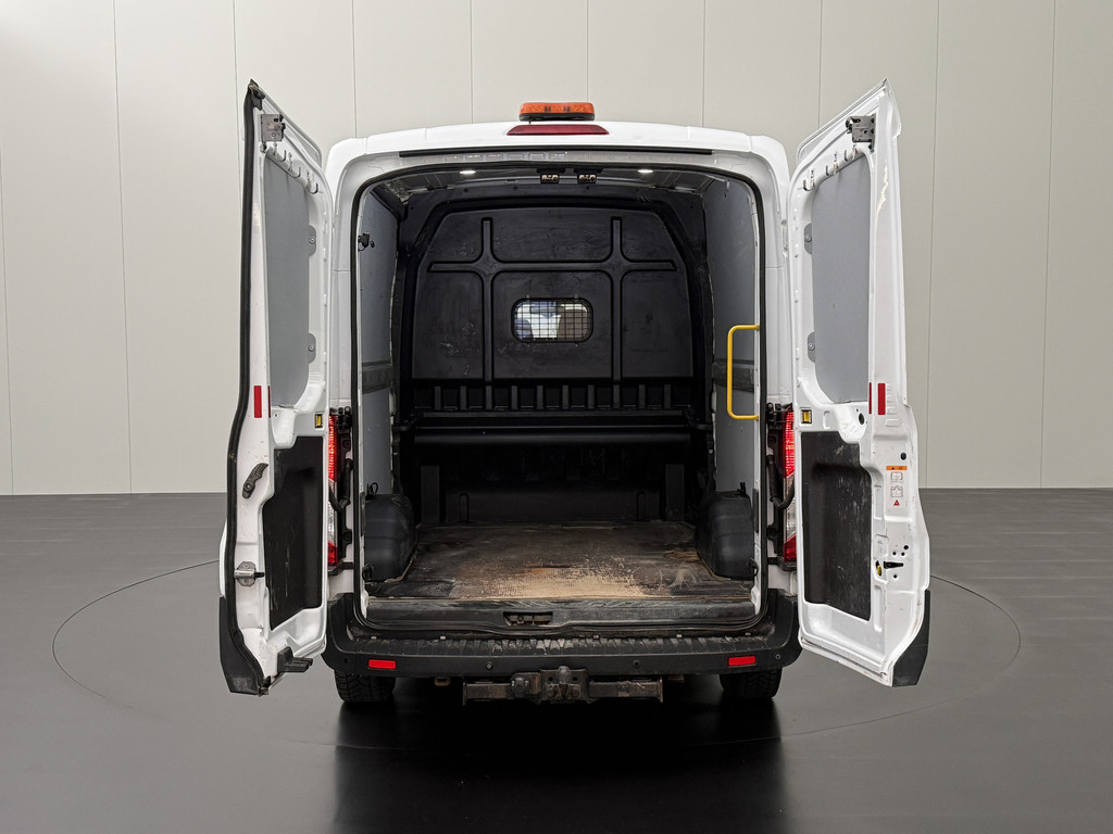 Ford Transit 2.0TDCi 130PK L3H2 Dubbele Cabine | 7-Persoons | Navigatie | Camera | Airco | Cruise | 2800Kg Trekhaak 4