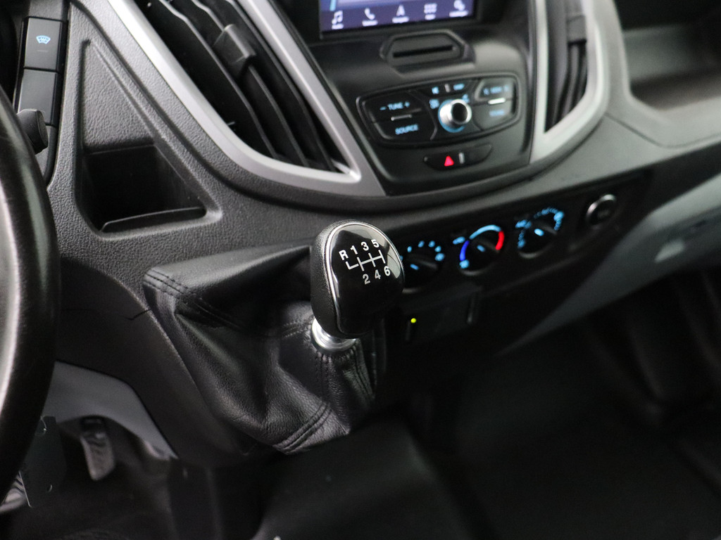 Ford Transit 2.0TDCi 130PK L3H2 Imperiaal | Trekhaak | Navigatie | Airco | Cruise | Betimmering | 3-Persoons 15