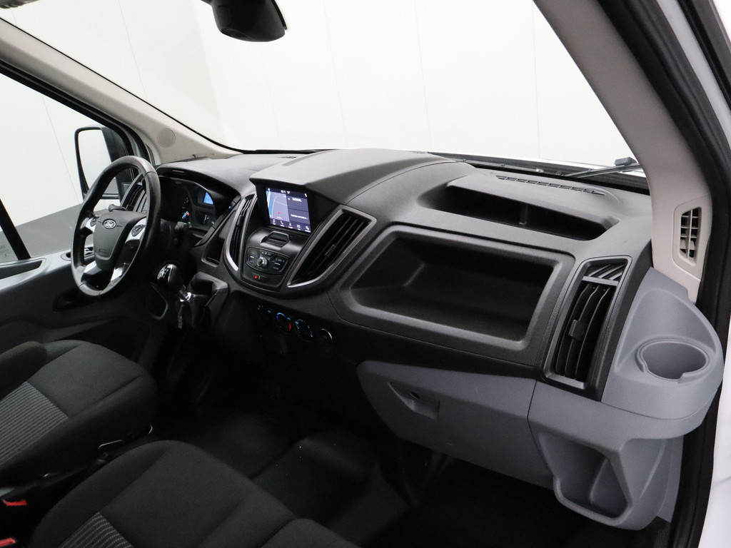 Ford Transit 2.0TDCi 130PK L3H2 Imperiaal | Trekhaak | Navigatie | Airco | Cruise | Betimmering | 3-Persoons 19