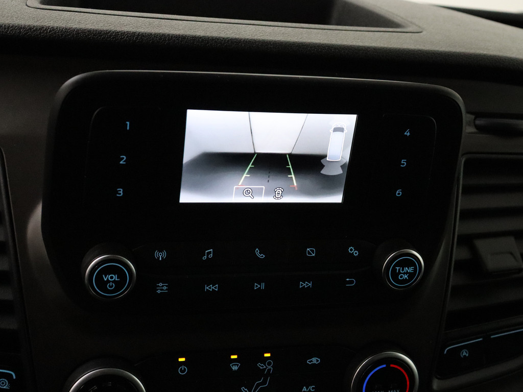 Ford Transit 2.0TDCi 130PK L3H3 | Airco | Cruise | Camera | 3-Persoons 17