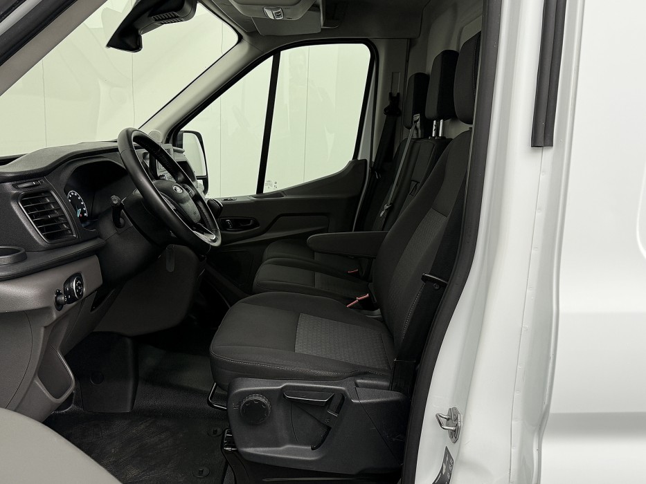Ford Transit 2.0TDCi 170PK L4H3 Jumbo | Airco | Cruise | Camera | 3-Persoons 17