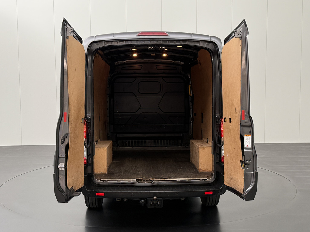 Ford Transit 2.0TDi 130PK L2H2 | Airco | Cruise | Trekhaak | 3-Persoons | Betimmering 4