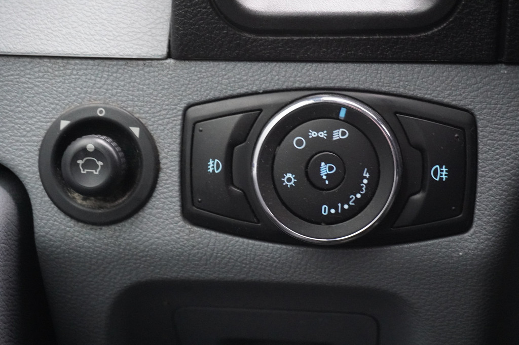 Ford Transit 2.2 TDCI L2H2 - Airco - Cruise - Trekhaak - â¬6.950,- Excl. 13