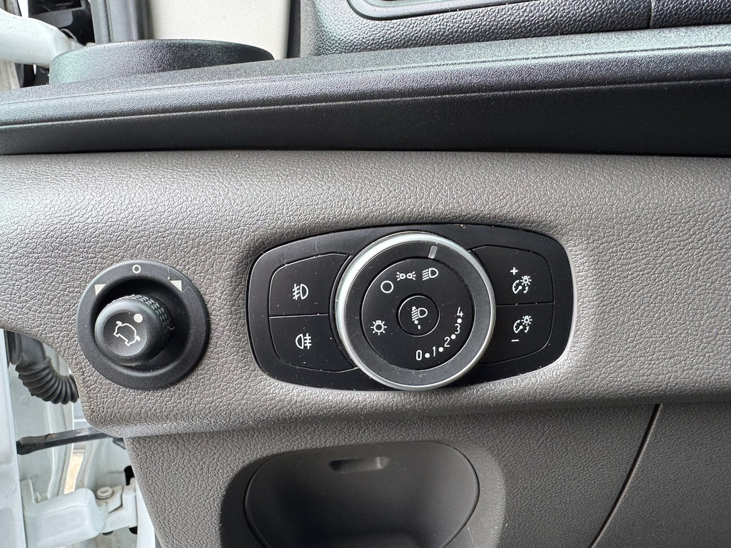 Ford Transit 350 2.0 TDCI L2H1 DC Trend 4WD | Open laadbak | Bluetooth | Kunstleder | 7-pers | Cruise| Radio | Airco | AWD 4x4 15