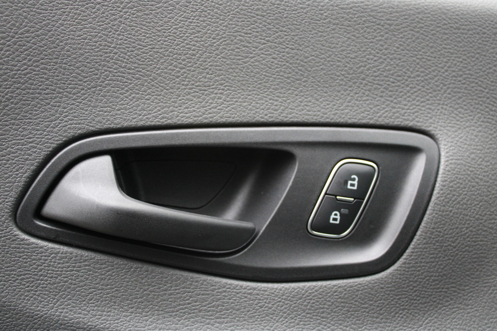 Ford Transit 350 2.0 TDCI L2H2 Trend 130pk Trend - Facelift - Xenon - Carplay - Android - Camera - Airbag Passagier - Rijklaar 18