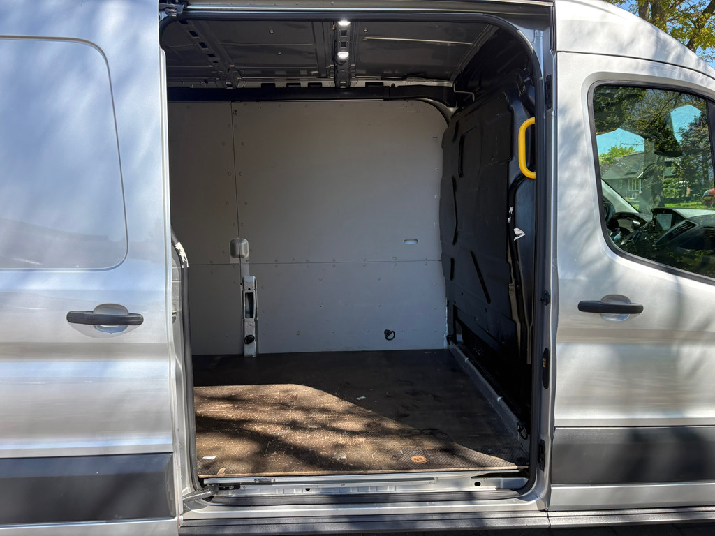 Ford Transit 350 2.0 TDCI L3H2 AUTOMAAT - Camera - Voorruitverw - Airco - Trekhaak - drie zitplaatsen - APPLE CARPLAY 11