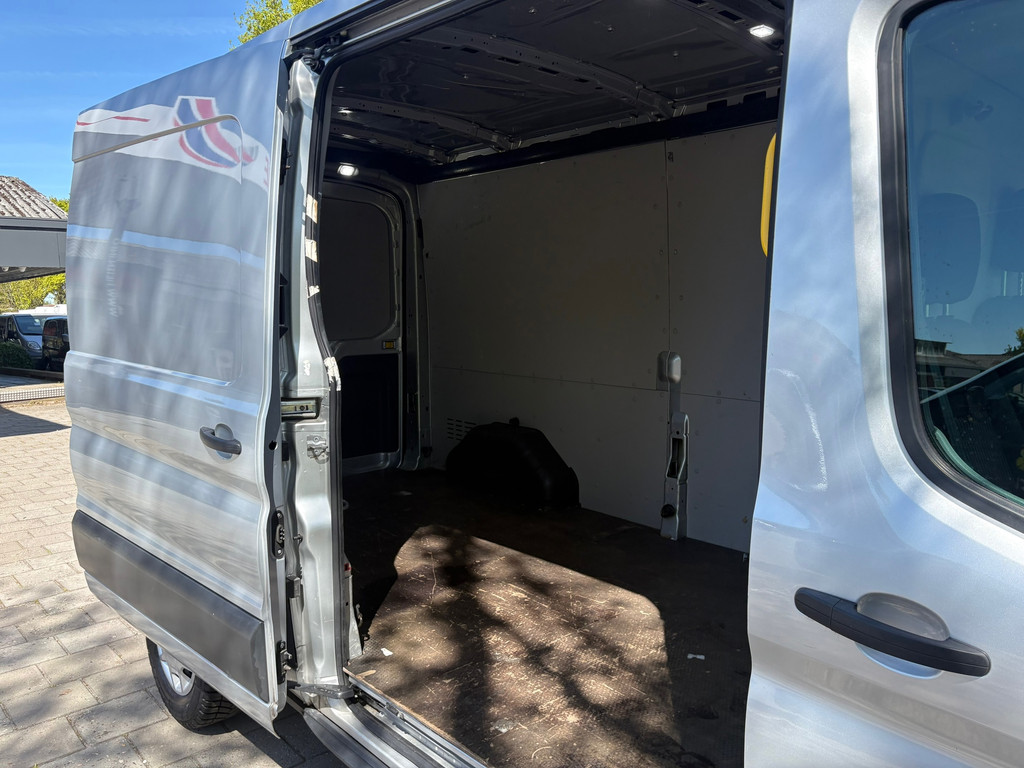 Ford Transit 350 2.0 TDCI L3H2 AUTOMAAT - Camera - Voorruitverw - Airco - Trekhaak - drie zitplaatsen - APPLE CARPLAY 12