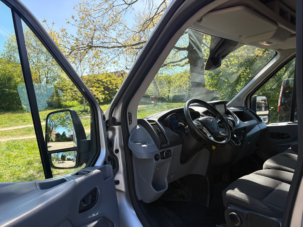 Ford Transit 350 2.0 TDCI L3H2 AUTOMAAT - Camera - Voorruitverw - Airco - Trekhaak - drie zitplaatsen - APPLE CARPLAY 13