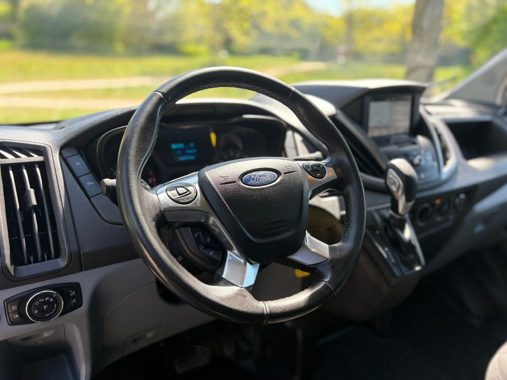 Ford Transit 350 2.0 TDCI L3H2 AUTOMAAT - Camera - Voorruitverw - Airco - Trekhaak - drie zitplaatsen - APPLE CARPLAY 16