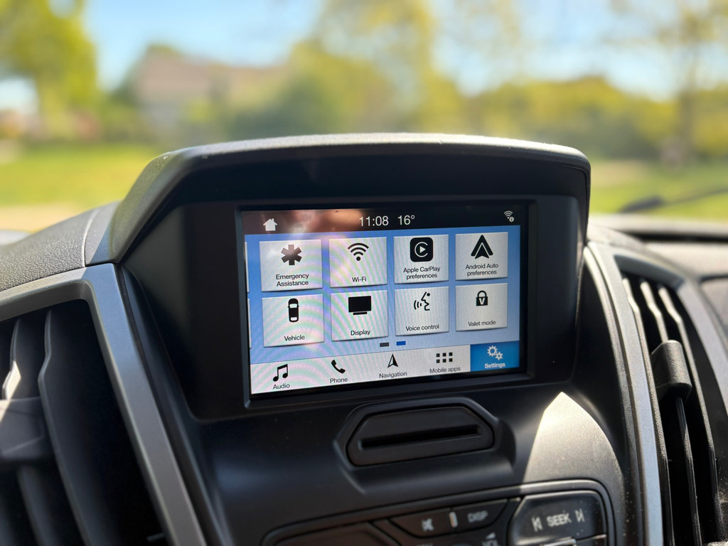 Ford Transit 350 2.0 TDCI L3H2 AUTOMAAT - Camera - Voorruitverw - Airco - Trekhaak - drie zitplaatsen - APPLE CARPLAY 18