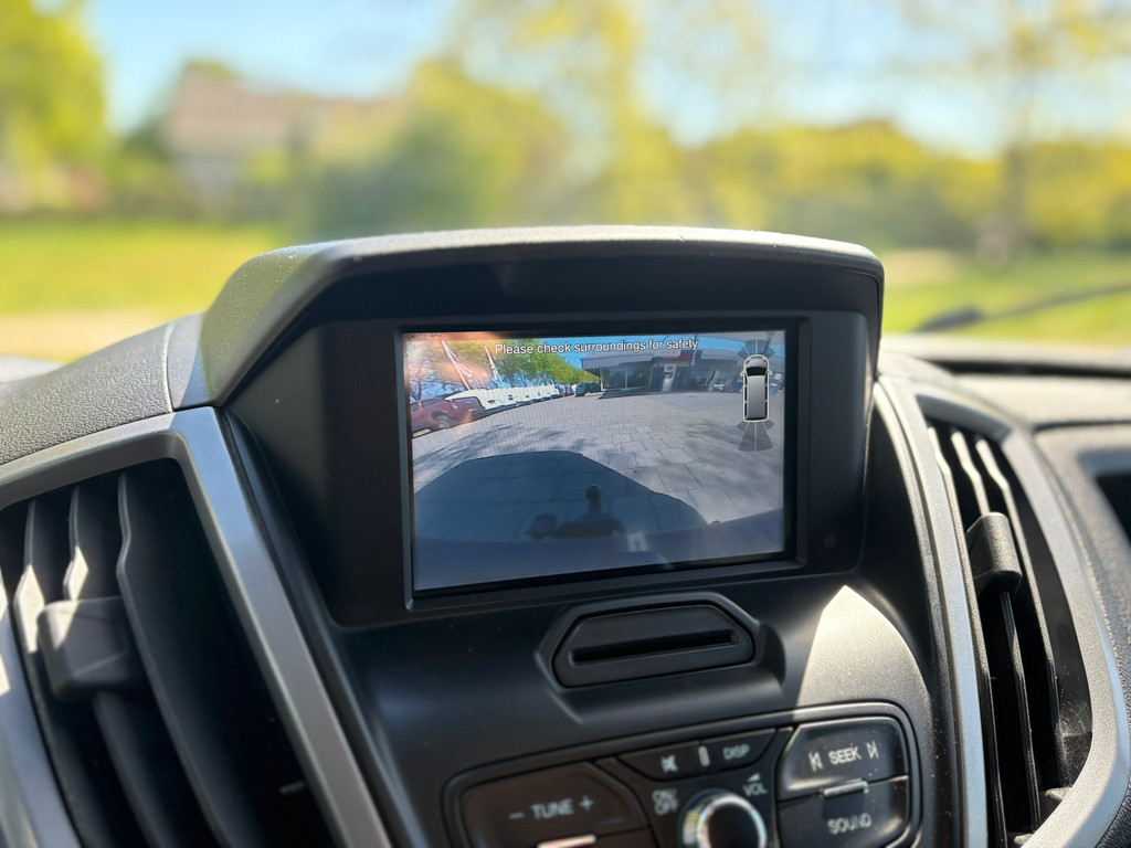 Ford Transit 350 2.0 TDCI L3H2 AUTOMAAT - Camera - Voorruitverw - Airco - Trekhaak - drie zitplaatsen - APPLE CARPLAY 19