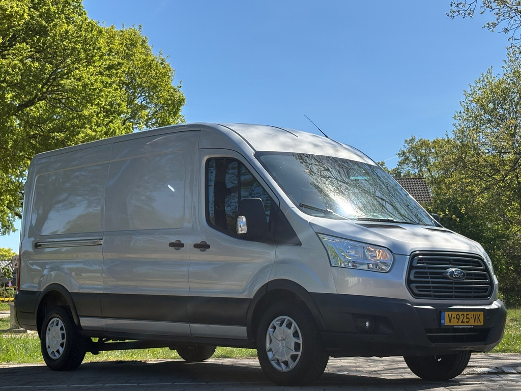 Ford Transit 350 2.0 TDCI L3H2 AUTOMAAT - Camera - Voorruitverw - Airco - Trekhaak - drie zitplaatsen - APPLE CARPLAY 2