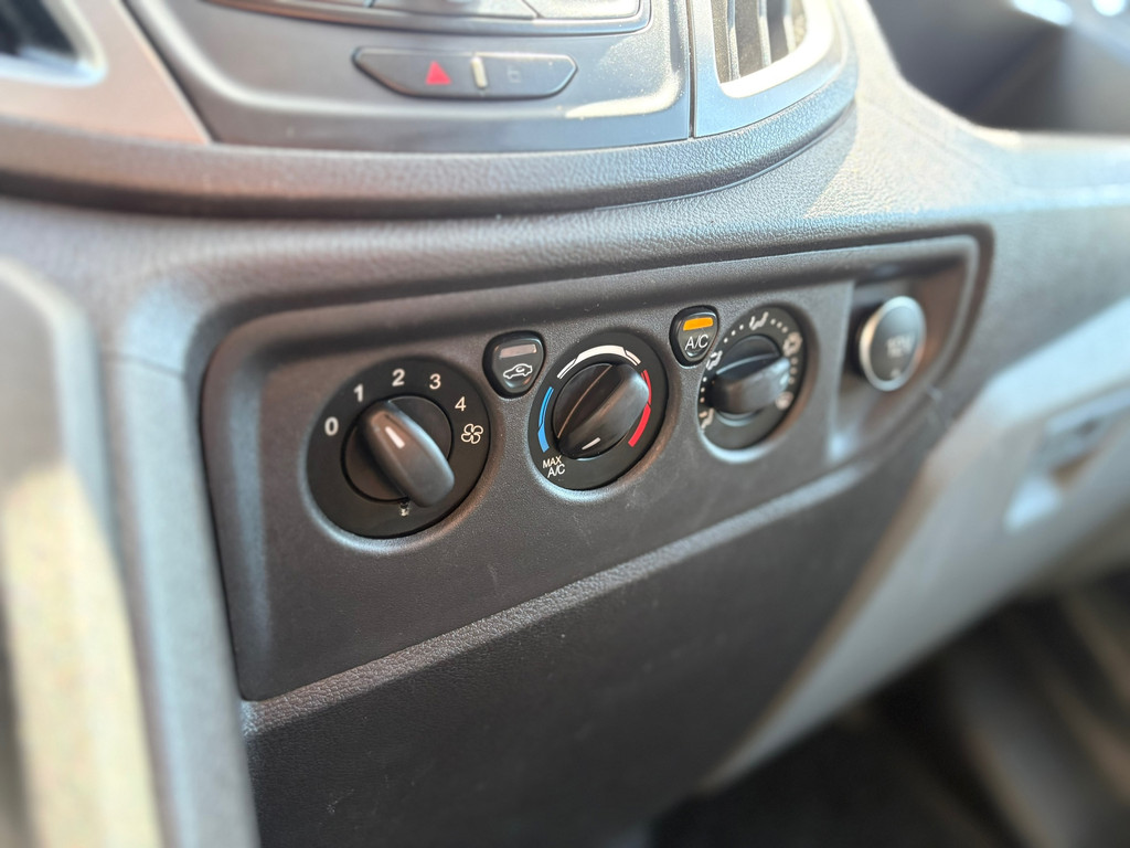 Ford Transit 350 2.0 TDCI L3H2 AUTOMAAT - Camera - Voorruitverw - Airco - Trekhaak - drie zitplaatsen - APPLE CARPLAY 20