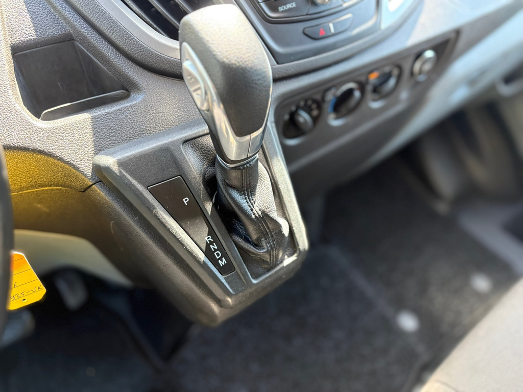 Ford Transit 350 2.0 TDCI L3H2 AUTOMAAT - Camera - Voorruitverw - Airco - Trekhaak - drie zitplaatsen - APPLE CARPLAY 21