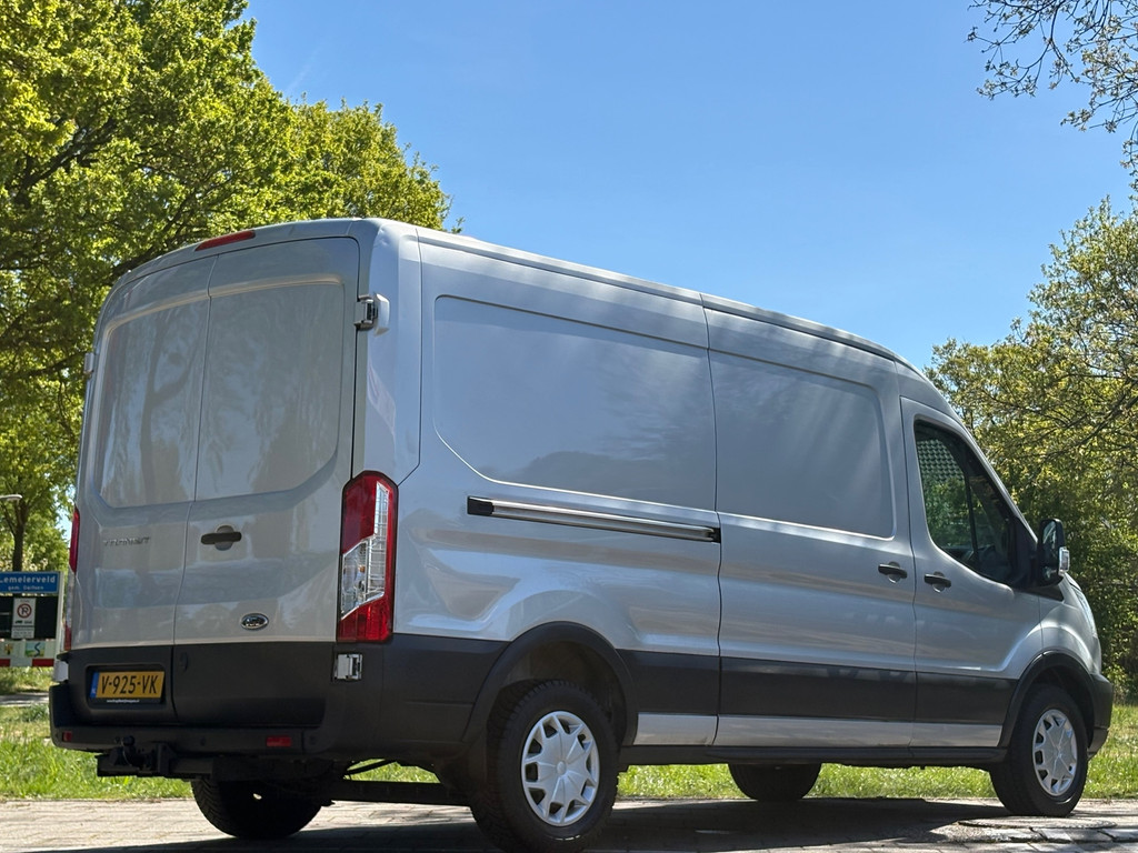 Ford Transit 350 2.0 TDCI L3H2 AUTOMAAT - Camera - Voorruitverw - Airco - Trekhaak - drie zitplaatsen - APPLE CARPLAY 4