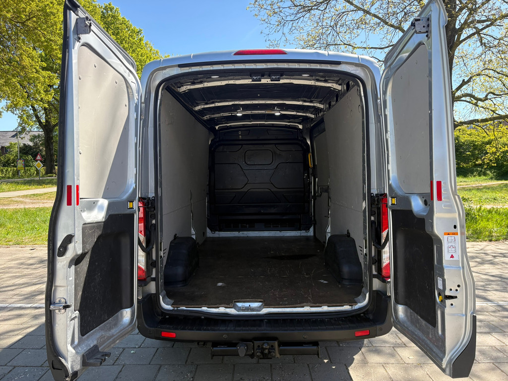 Ford Transit 350 2.0 TDCI L3H2 AUTOMAAT - Camera - Voorruitverw - Airco - Trekhaak - drie zitplaatsen - APPLE CARPLAY 8